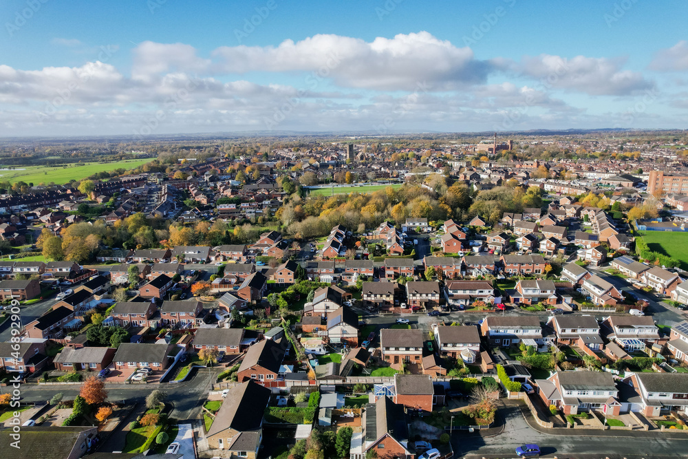 Aerial view of traditional housing estate in England. Looking down birds eye, like a miniature village. Estate agent. - obrazy, fototapety, plakaty 