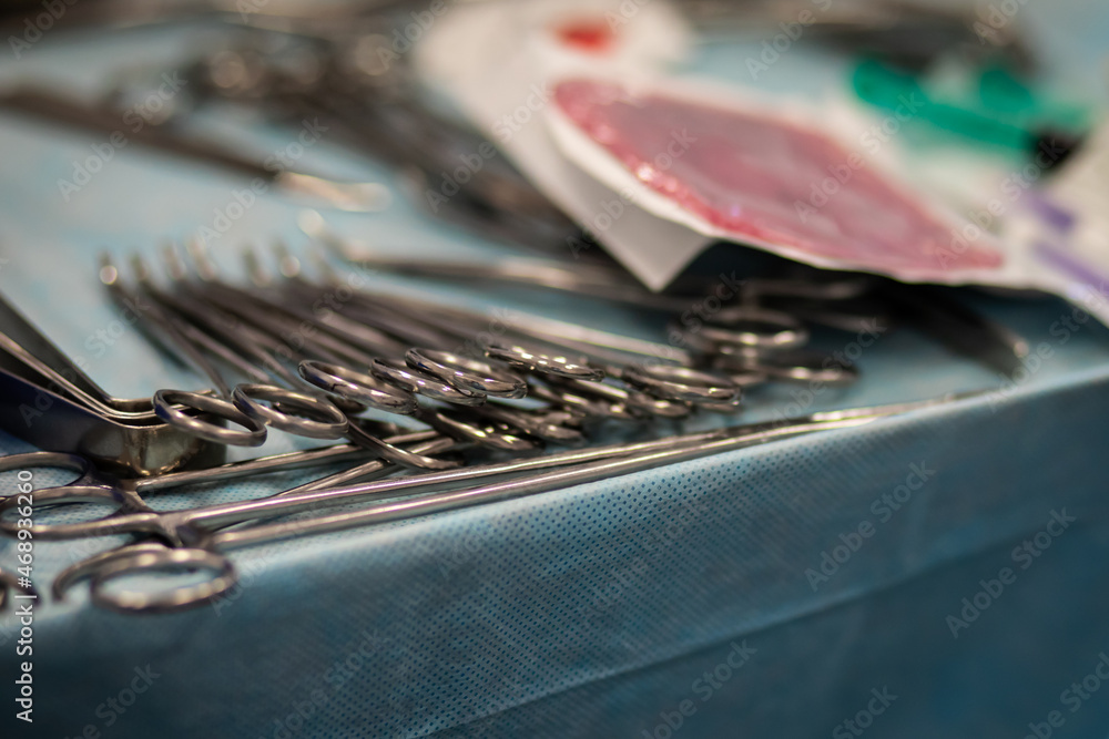 surgical instruments, the surgeon takes the instrument during the operation, the operation in the hospital, the operating nurse surgical instruments, the surgeon takes the instrument during the operation, the operation in the hospital, the operating nurse