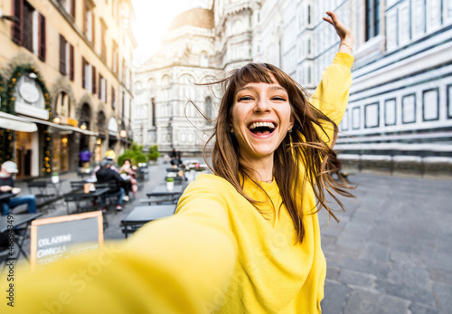 Fototapeta Tourist female visiting Florence cathedral, Italy - Traveller girl taking selfie