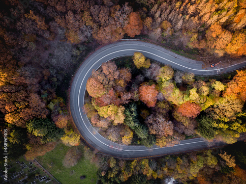 Curvy aerial in autumn © Lars Junker