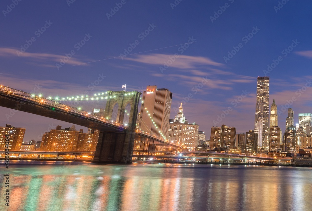 Fototapeta premium Night view of Manhattan and Brooklyn bridge
