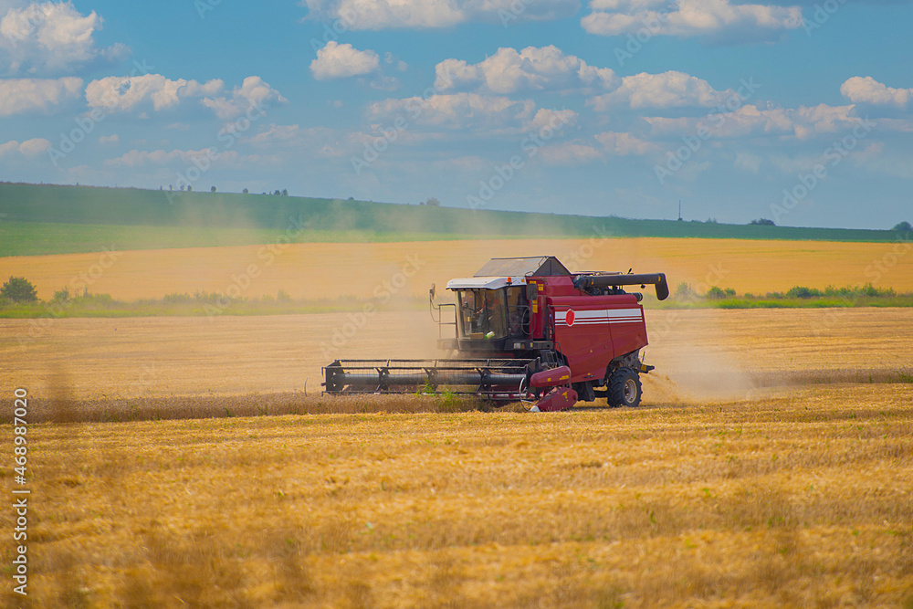 heavy agricultural machinery for harvesting heavy agricultural machinery for harvesting