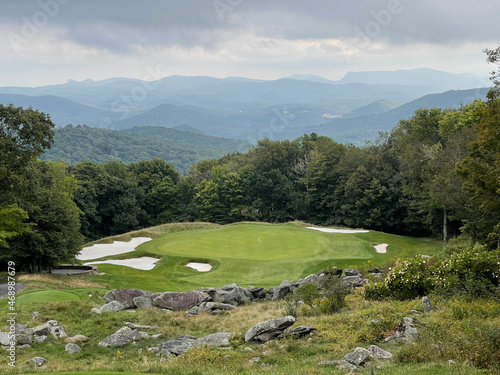 Slika na platnu Spectacular par 3 hole on a mountain golf course with mountains in the backgroun