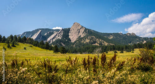 A view of the Flatirons in Boulder, Colorado from Chautauqua Park