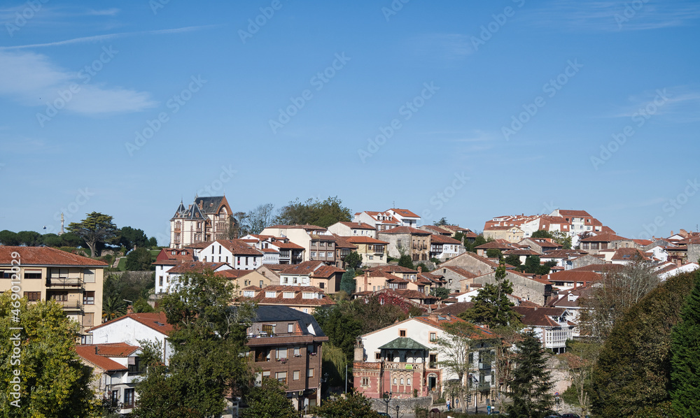 Vista panoramica de la localidad de Comillas, en el norte de España, Cantabria.