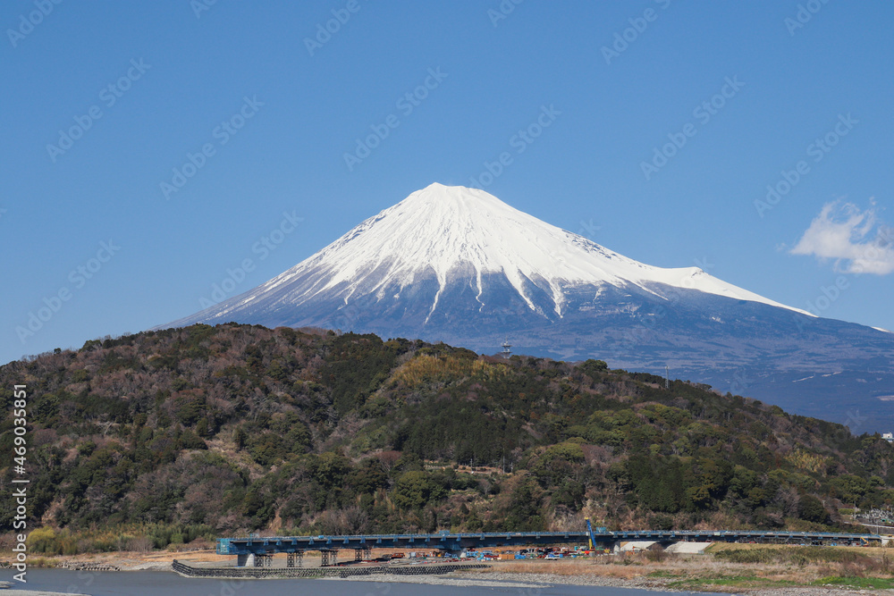 富士川と富士山（静岡県富士市）