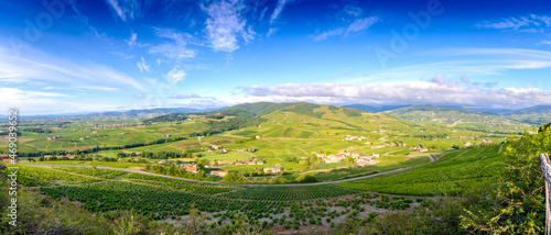 Vue panoramique sur les vignes et la paysage Beaujolais, France © Gael Fontaine