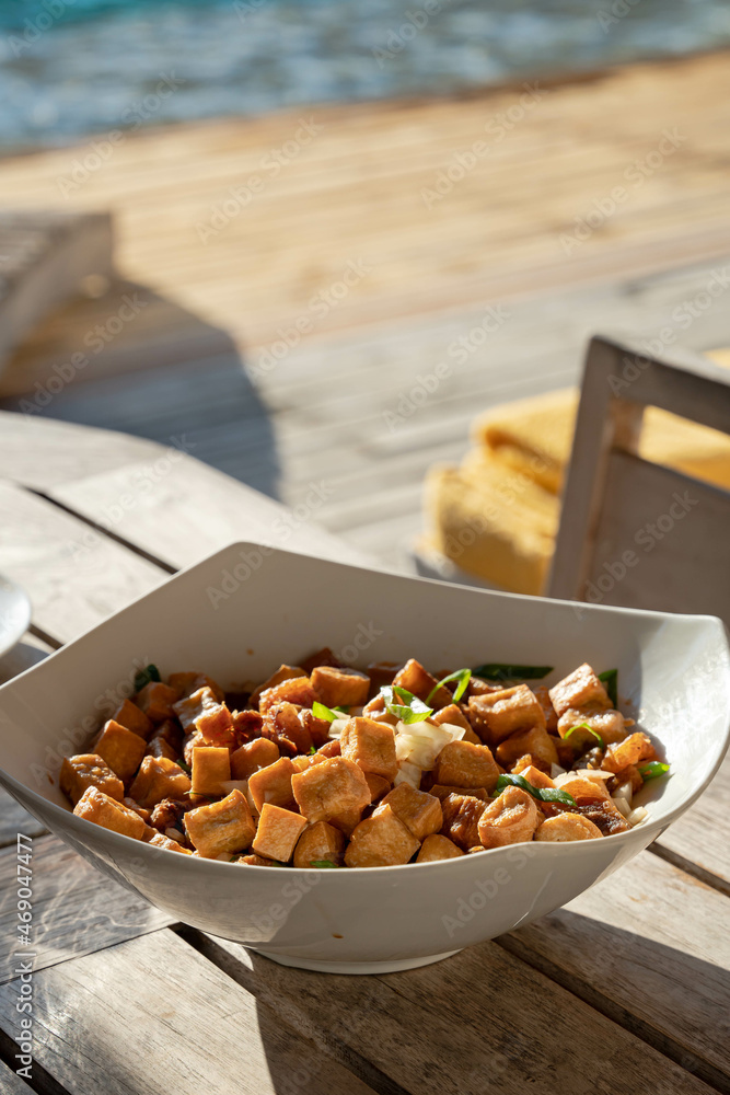 Ταπετσαρία a bowl of tokwa't baboy; is a Filipino dish that consist of boiled or fried pork