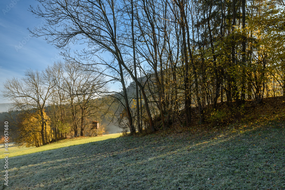 Fototapeta premium Thüringen mit Hügeln und Bäumen im Herbst