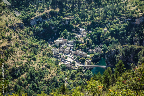 Saint-Chély du Tarn Cascade de saint Chély Gorges du Tarn Tarn Schlucht Okzitanien Occitanie Lozère Fluss Luftbild 