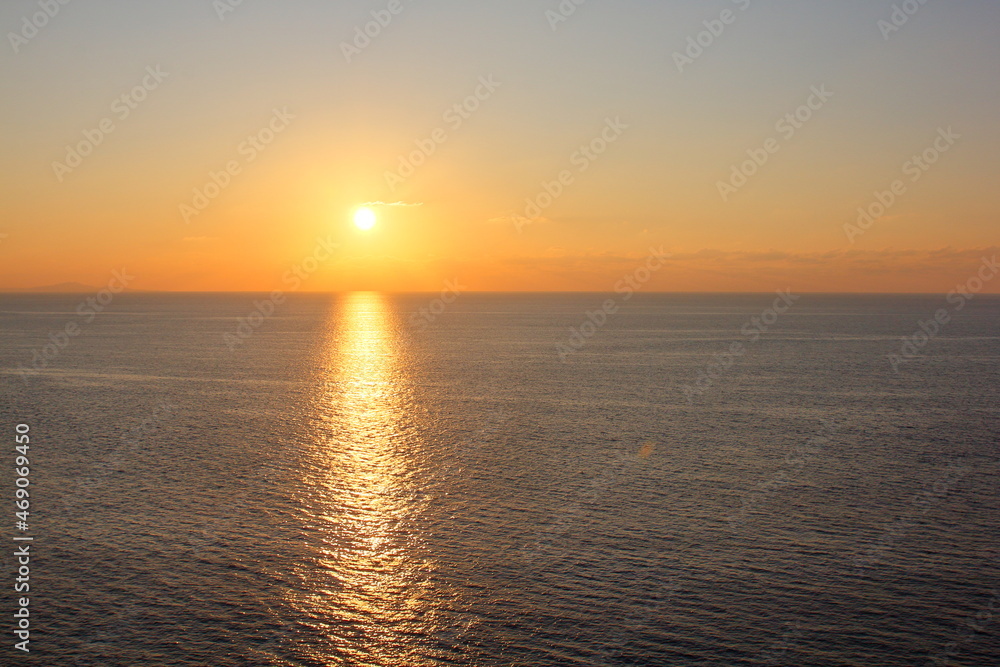 Obraz premium 海に沈む夕陽