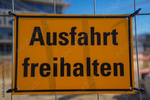 Wallpaper Mural Keep exit free sign in German - Ausfahrt freihalten Torontodigital.ca