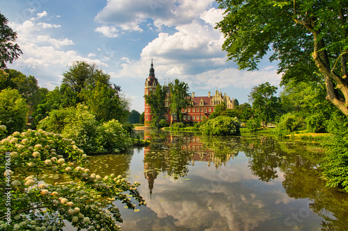 Fotografía Schloss Bad Muskau in einer wunderschönen Parkanlage