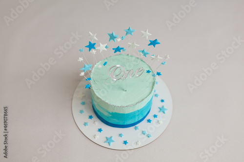 First Birthday blue cake with white grey balloons and stars 