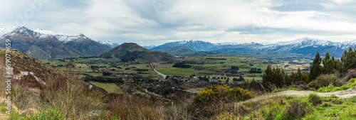 ニュージーランド オタゴ地方のアロータウン・ジャンクションの展望台からの風景