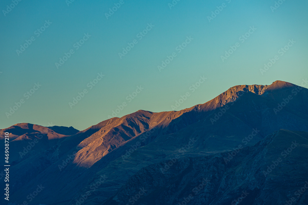 ニュージーランド　ワナカ近郊にあるダイアモンド・レイク保護地域のロッキー・ヒルから望む山々