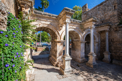 Valokuvatapetti Hadrian's Gate in old city of Antalya