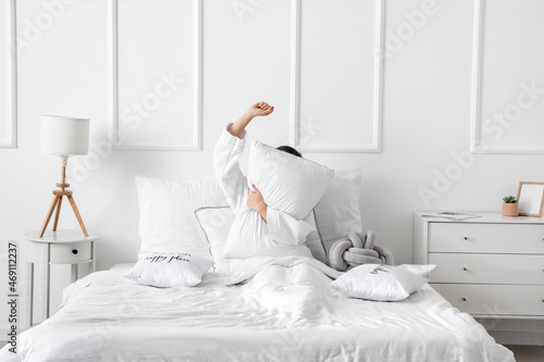Morning of young woman sitt...