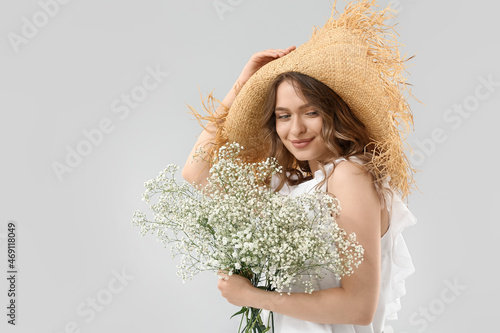 Pretty young woman with bou...