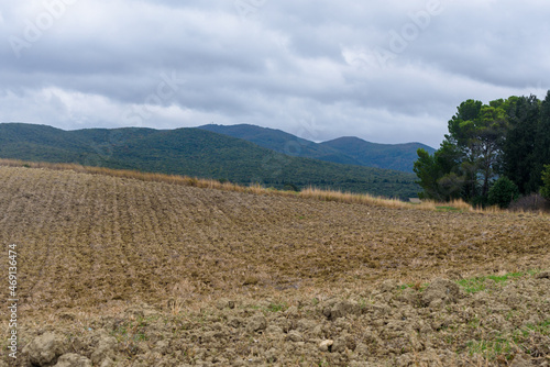 Hügellandschaft in der Toskana im Herbst