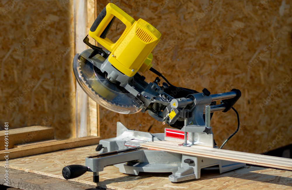 miter saw with yellow body