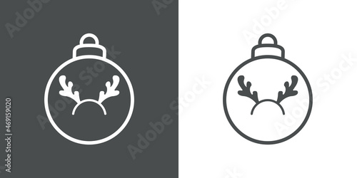 Decoración para árbol de navidad. Icono silueta de bola de navidad con diadema de cornamenta de reno con líneas en fondo gris y fondo blanco