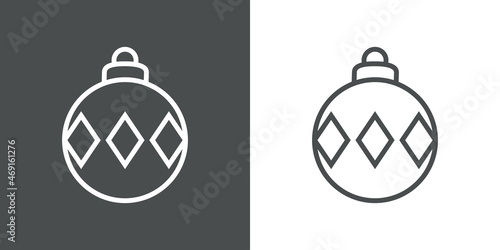 Decoración para árbol de navidad. Icono silueta de bola de navidad con rombos con líneas en fondo gris y fondo blanco