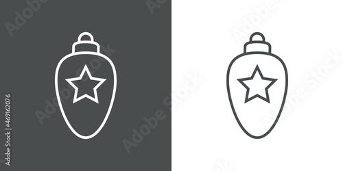 Decoración para árbol de navidad. Icono silueta de bola de navidad ovalada con estrella con líneas en fondo gris y fondo blanco