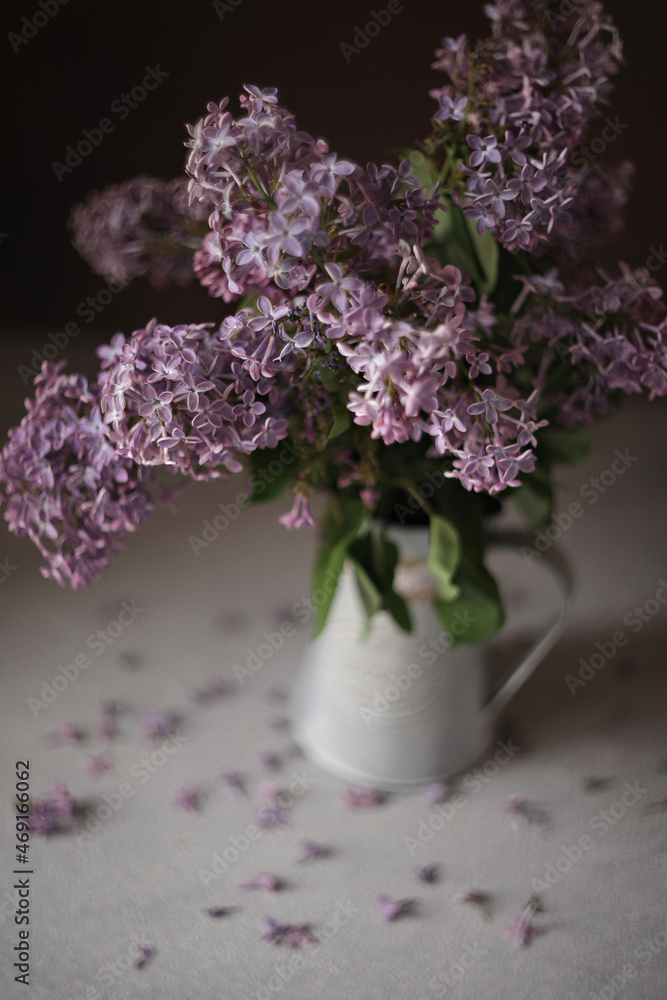 Obraz premium bouquet of lilac in a vase