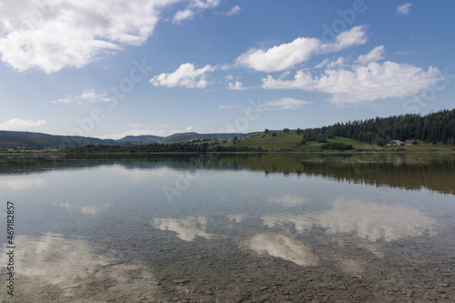 Fototapeta Naklejka Na Ścianę i Meble -  le lac de Remoray dans le Doubs en France