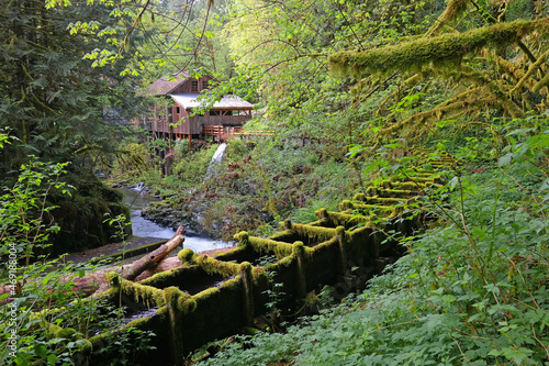 Φωτογραφία 1876 Grist Mill on Cedar Creek - A  view of the Cedar Creek grist mill  and the