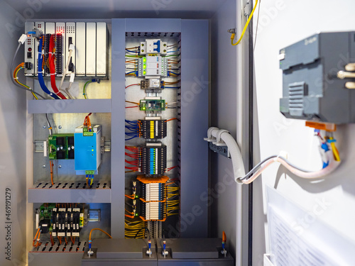 Electrical circuits. Electr...