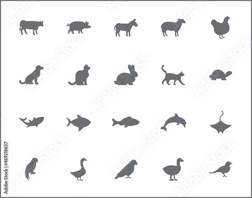 Seamless with animal silhouettes icon on white background. Included the icons Lion  Elephant  Cheetah  cat  giraffe  Kangaroo  Fox  Wolf and other.