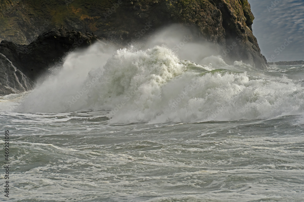 Spectacular surf at Cape Disappointment State Park