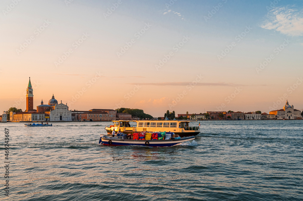 Obraz premium Church of San Giorgio Maggiore during Beautiful Sunrise in Venice, Italy.