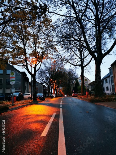 Early autumn morning, Street scene, Street lighting