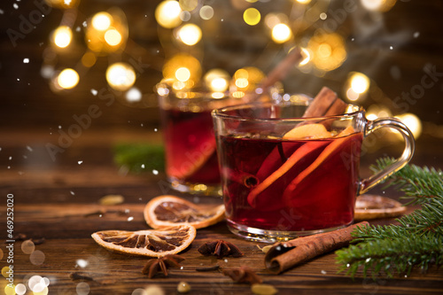 Obraz na plátne Christmas mulled red wine with spices and fruits on old wooden table