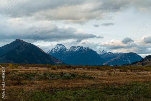 ニュージーランド オタゴ地方のグレノーキーのラグーン・トラックから見える南アルプス山脈