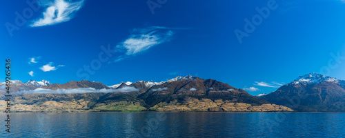 ニュージーランド オタゴ地方のワナカ湖と南アルプス山脈