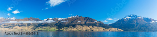 ニュージーランド オタゴ地方のワナカ湖と南アルプス山脈