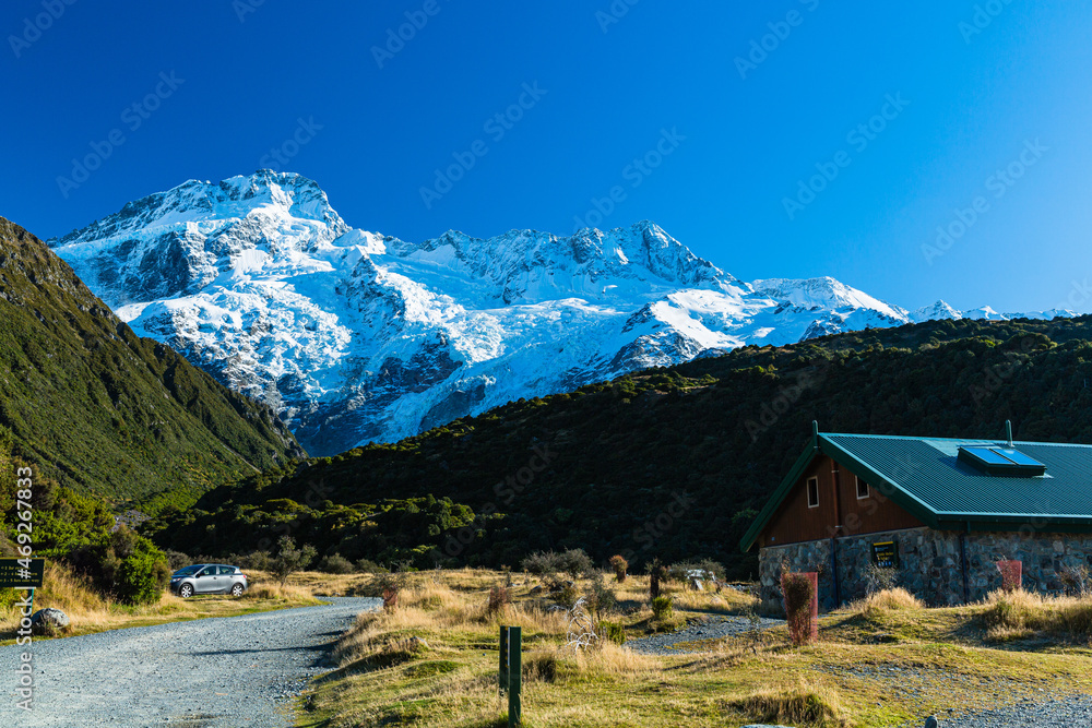 ニュージーランド　アオラキ・マウント・クック国立公園のフッカー・バレー・トラックのスタート地点から見える南アルプス山脈のセフトン山