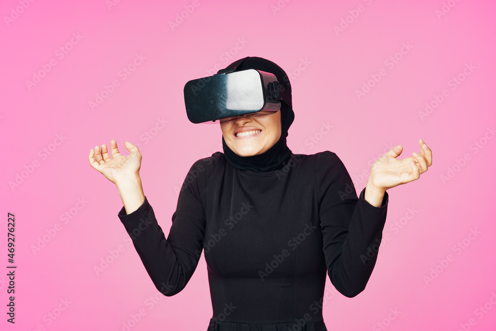 muslim woman wearing virtual reality glasses entertainment technology device muslim woman wearing virtual reality glasses entertainment technology device