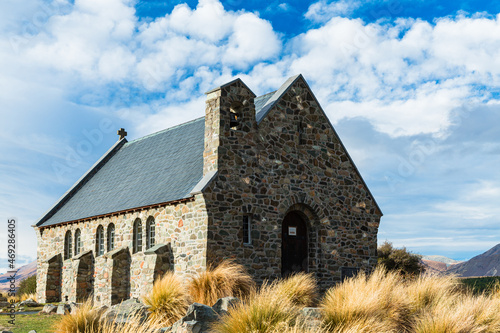 ニュージーランド カンタベリー地方のテカポ湖の湖畔に建つ善き羊飼いの教会