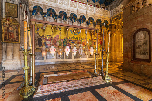 Foto The Stone of the Anointing in the Church of the Holy Sepulchre in Jerusalem, Isr