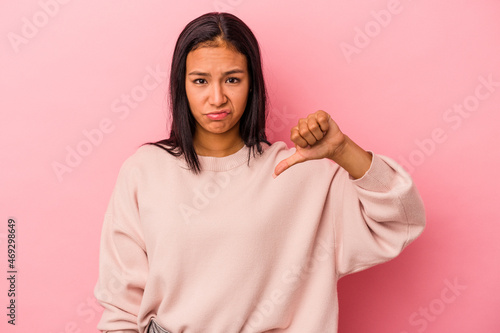 Tablou canvas Young latin woman isolated on pink background  showing thumb down, disappointment concept