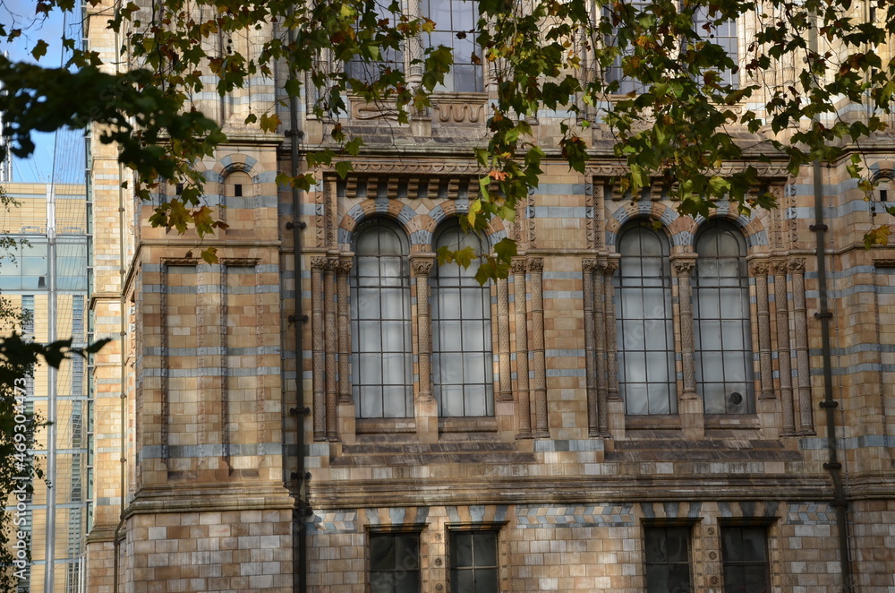 Naklejka premium Some photos taken on a stroll across London, Hyde Park and the Museum of Natural Science in a warm Fall day.