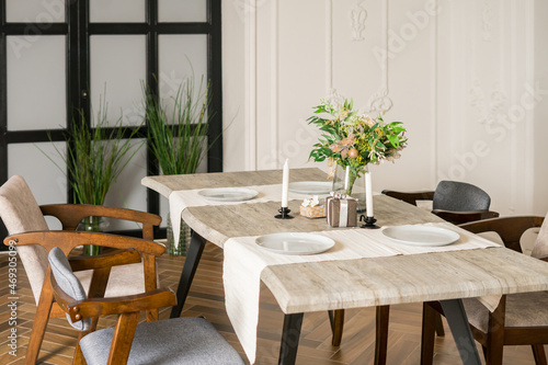 Photos modern dinning room with modern chair and vase of plant on table