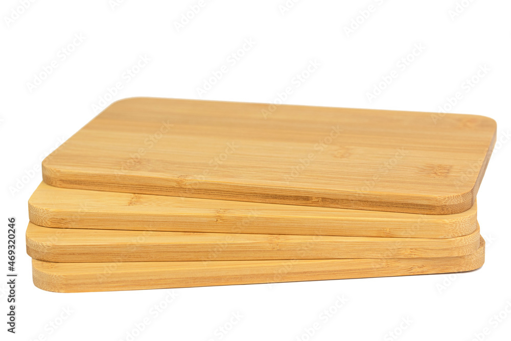 The wooden cutting board (chopping board)