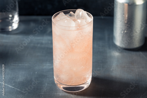 Valokuva Cold Refreshing Botanical CBD Seltzer Water