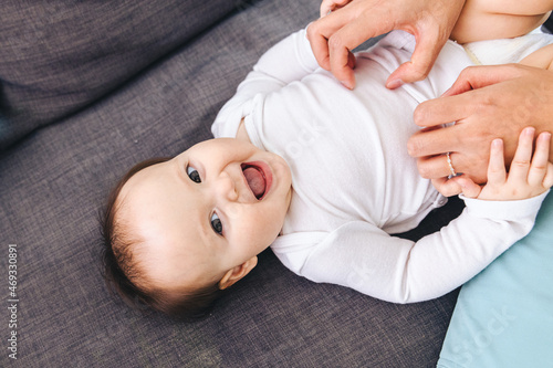 Foto Baby Girl Laughing While Being Tickled My Mother